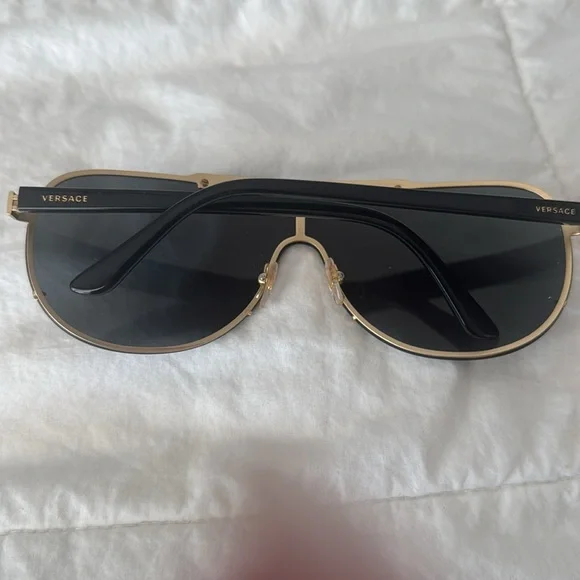 Designer sunglasses - Picture 2 of 2